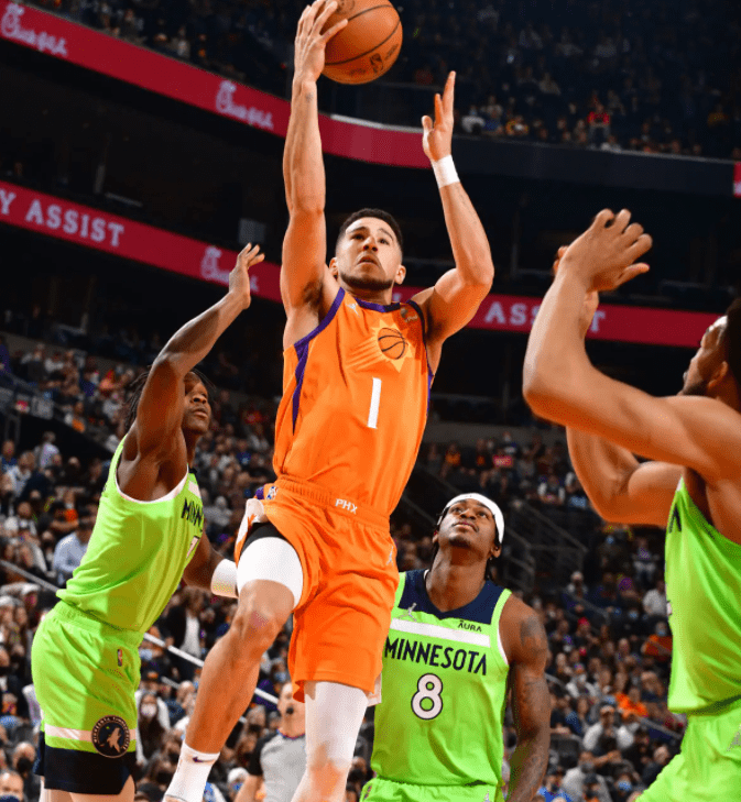 上海队横扫火箭，布克状态火热