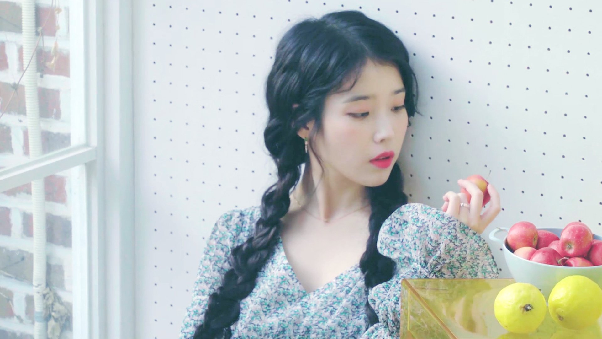 绿茵场到球台，逆转与韧性的赞歌