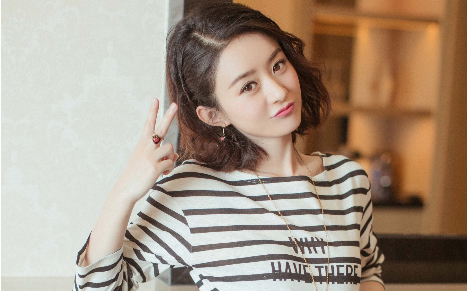 膝盖上的勋章,当神祇坠落,他以凡人之躯举起冠军之火